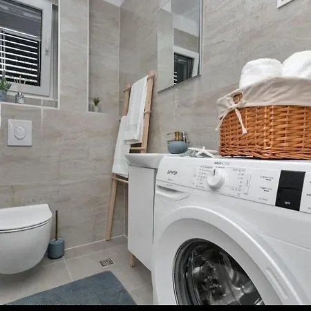 Apartmán Meli Luka Komlenovic *