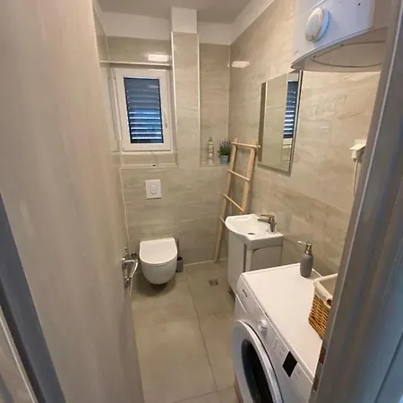 Meli Luka Komlenovic Apartment *