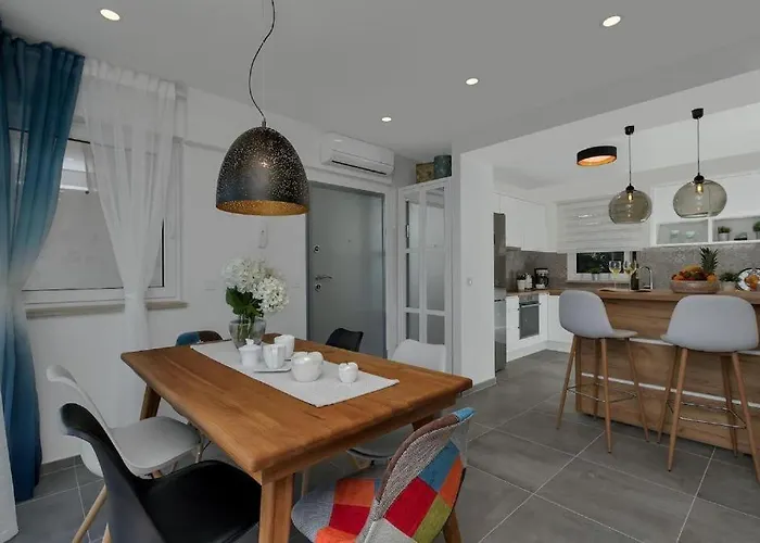 Luxury Meli Luka With Terrace Sea View Апартаменти *